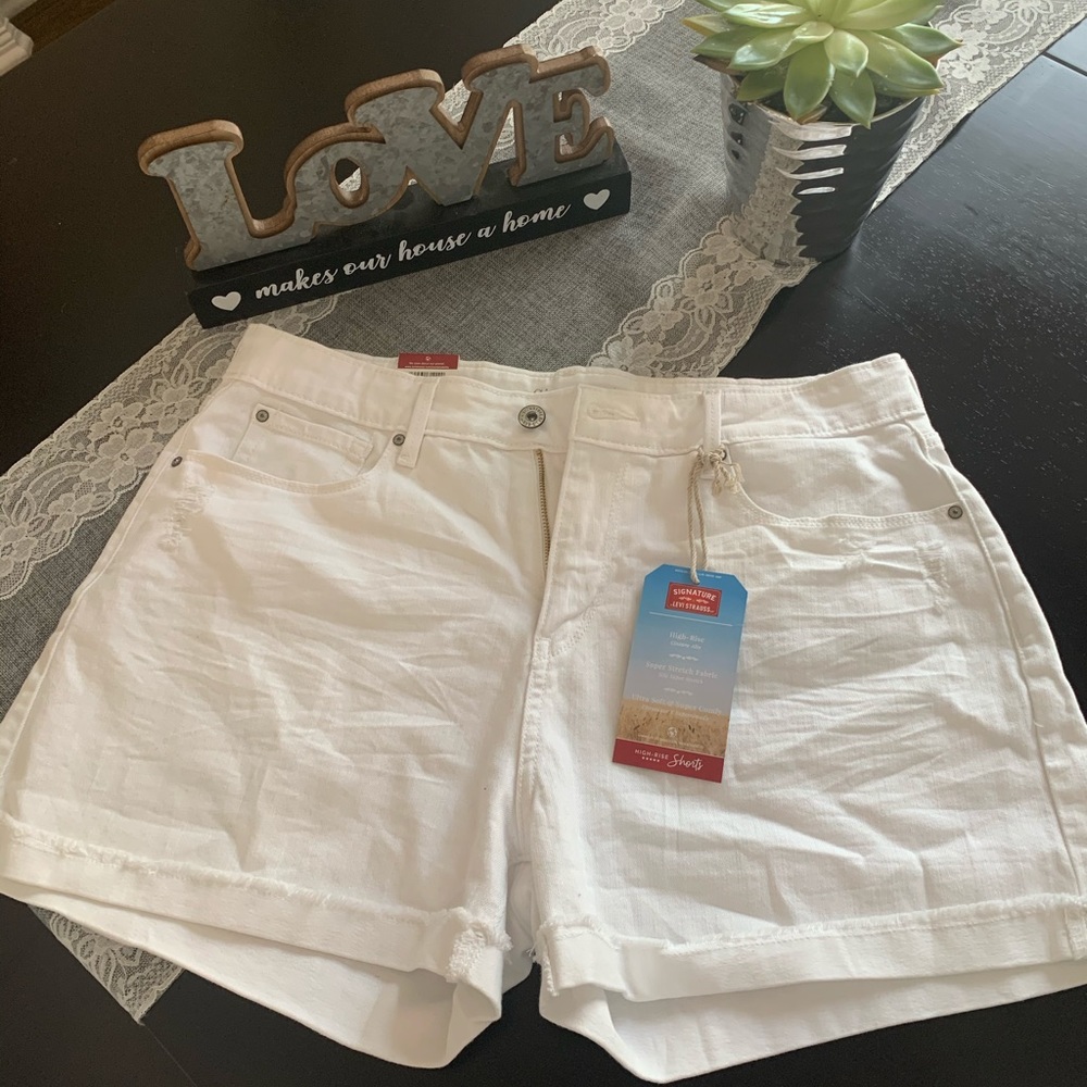 Distressed White Levi’s high rise shorts.